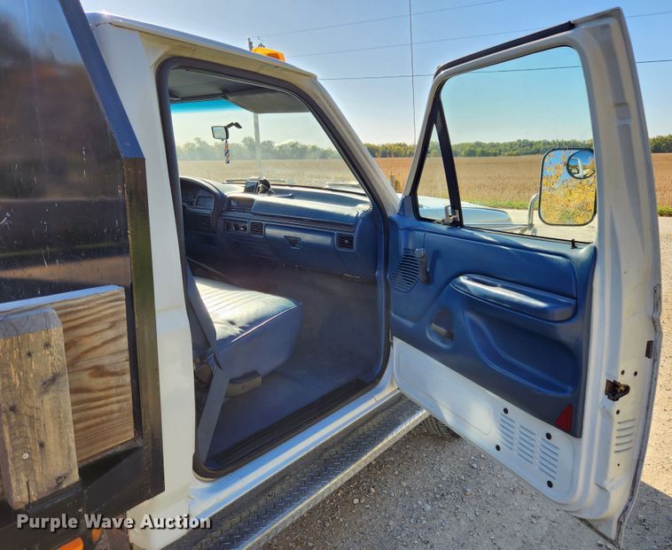 image for item MK9442 1994 Ford F450 Super Duty XL  dump flatbed truck