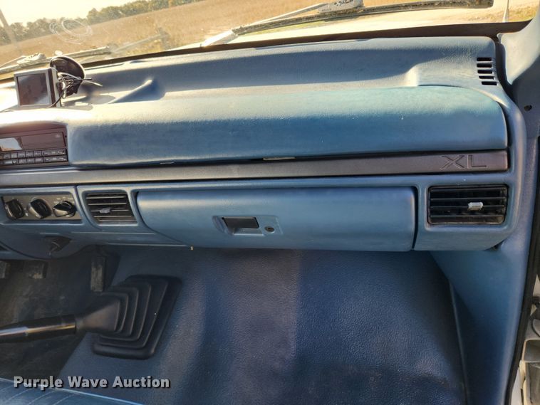 image for item MK9442 1994 Ford F450 Super Duty XL  dump flatbed truck