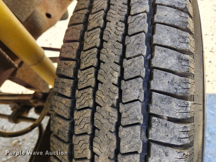 image for item MK9442 1994 Ford F450 Super Duty XL  dump flatbed truck