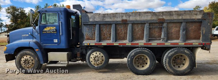 image for item MK9444 1991 Freightliner FLD112  dump truck