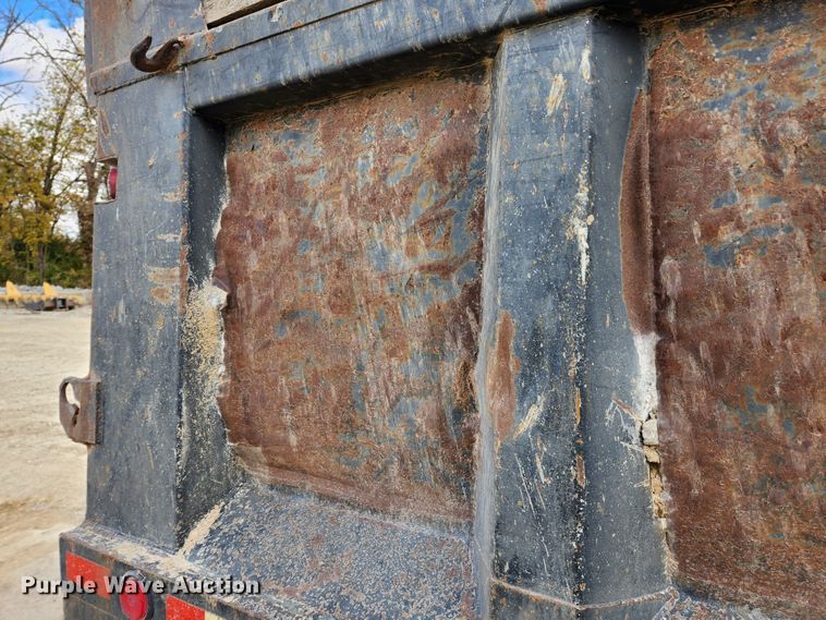 image for item MK9444 1991 Freightliner FLD112  dump truck