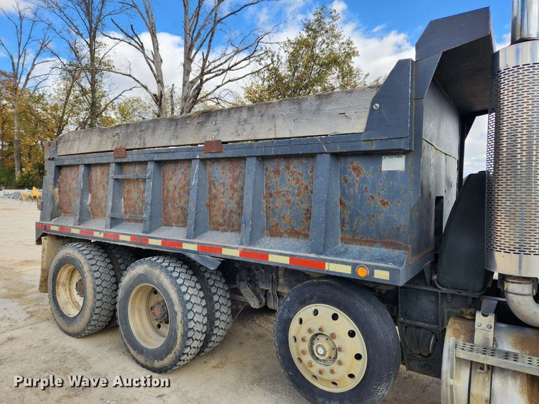 image for item MK9444 1991 Freightliner FLD112  dump truck