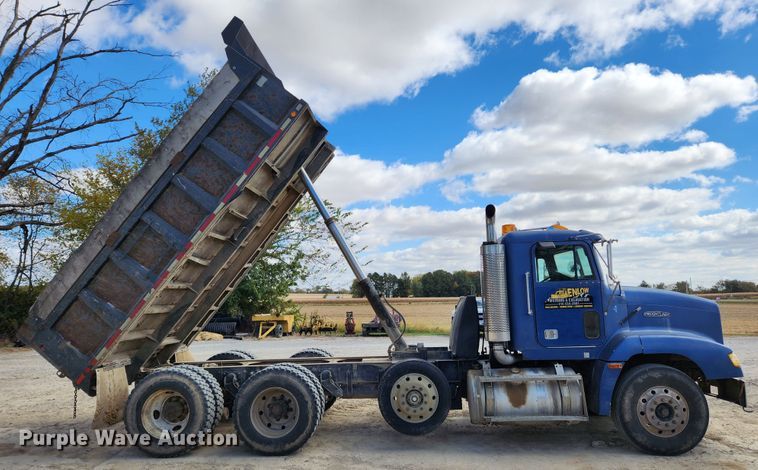 image for item MK9444 1991 Freightliner FLD112  dump truck