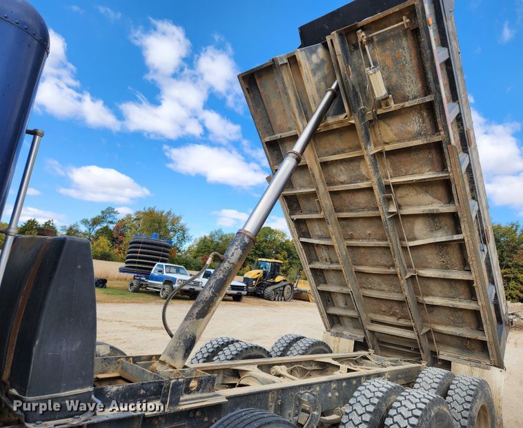 image for item MK9444 1991 Freightliner FLD112  dump truck