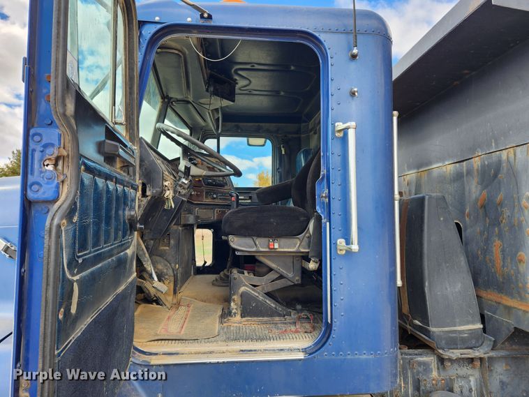 image for item MK9444 1991 Freightliner FLD112  dump truck