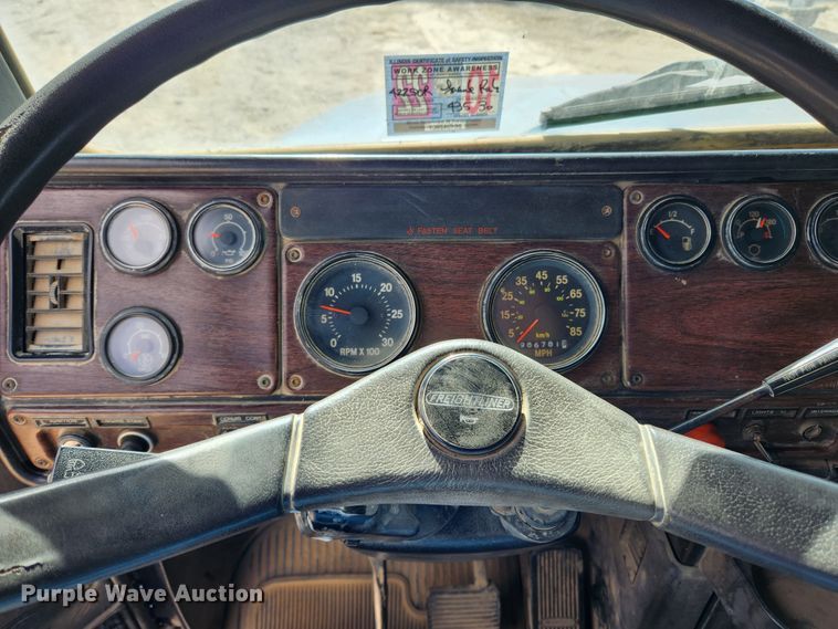 image for item MK9444 1991 Freightliner FLD112  dump truck