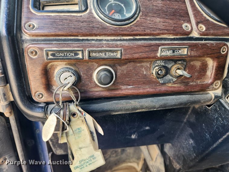 image for item MK9444 1991 Freightliner FLD112  dump truck