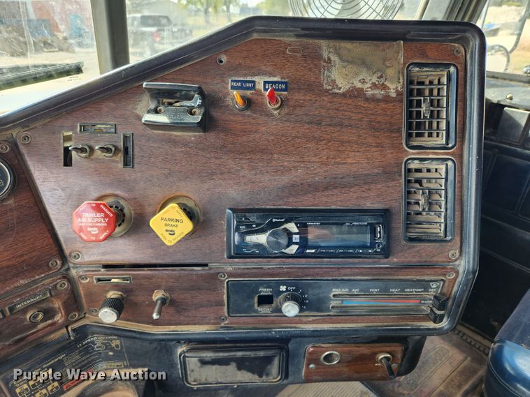 image for item MK9444 1991 Freightliner FLD112  dump truck