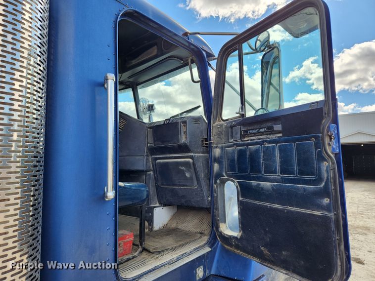 image for item MK9444 1991 Freightliner FLD112  dump truck