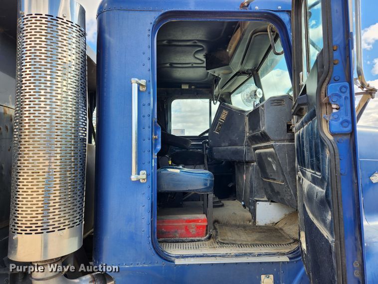 image for item MK9444 1991 Freightliner FLD112  dump truck