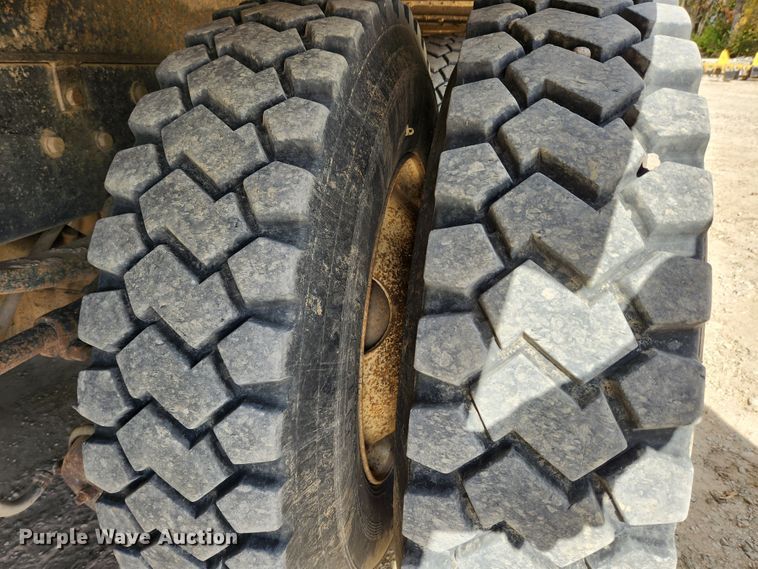 image for item MK9444 1991 Freightliner FLD112  dump truck