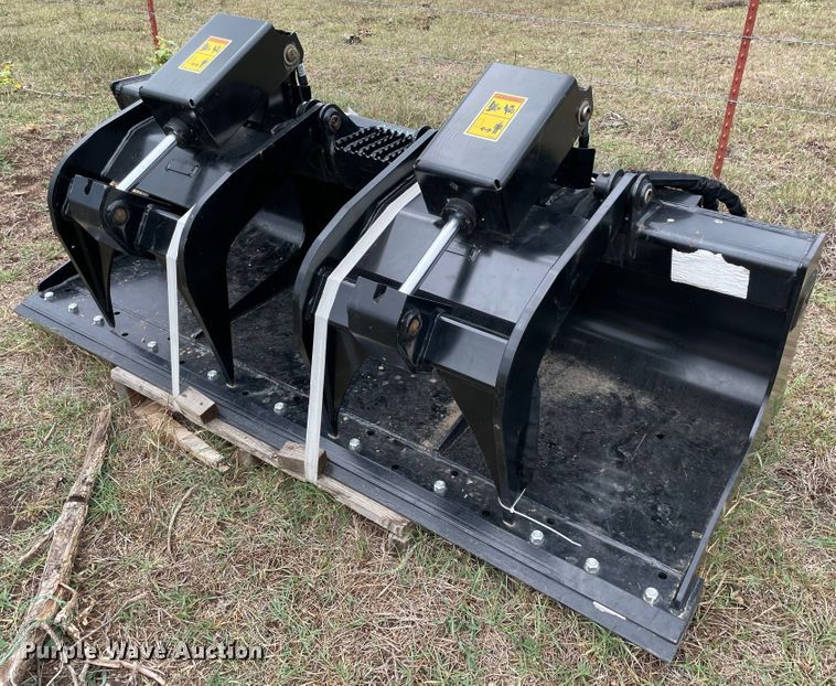 image for item MR9452 2021 Caterpillar  skid steer grapple bucket