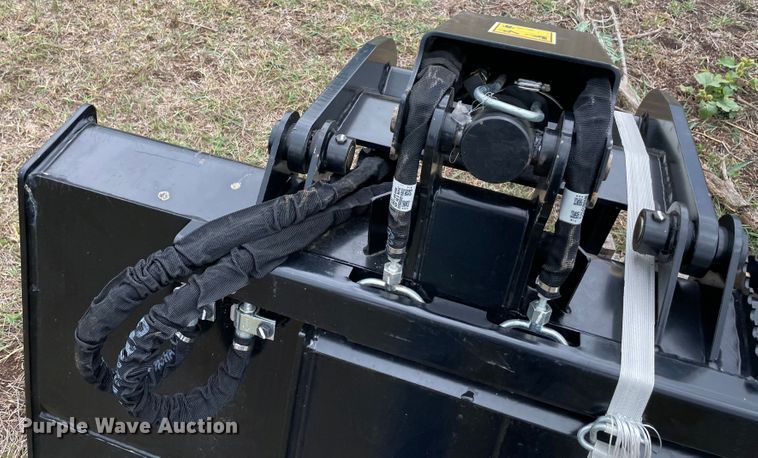 image for item MR9452 2021 Caterpillar  skid steer grapple bucket