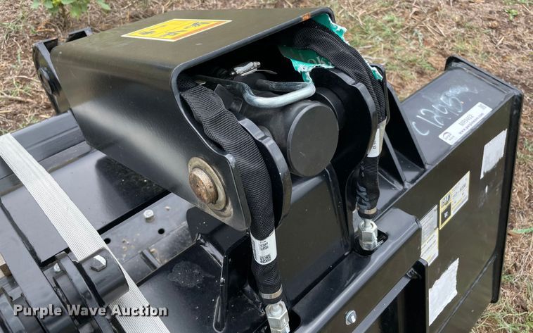 image for item MR9452 2021 Caterpillar  skid steer grapple bucket