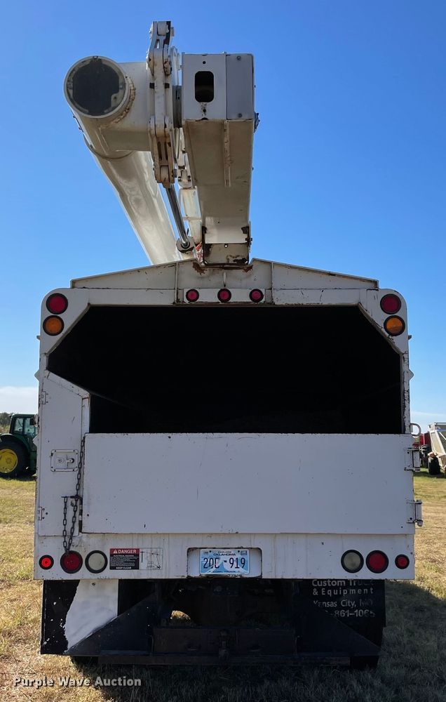 image for item MR9463 2004 Ford F650  forestry bucket truck