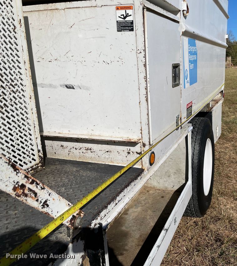 image for item MR9463 2004 Ford F650  forestry bucket truck