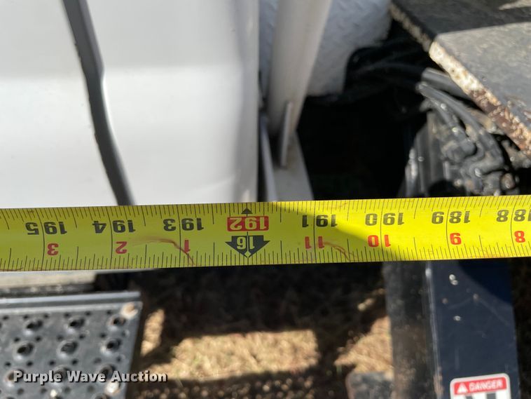 image for item MR9463 2004 Ford F650  forestry bucket truck