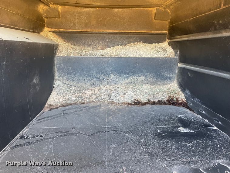 image for item MR9463 2004 Ford F650  forestry bucket truck