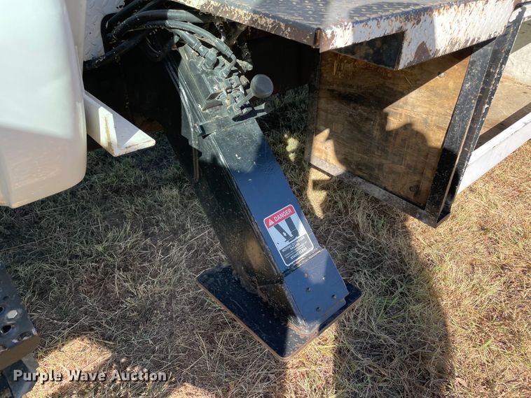 image for item MR9463 2004 Ford F650  forestry bucket truck