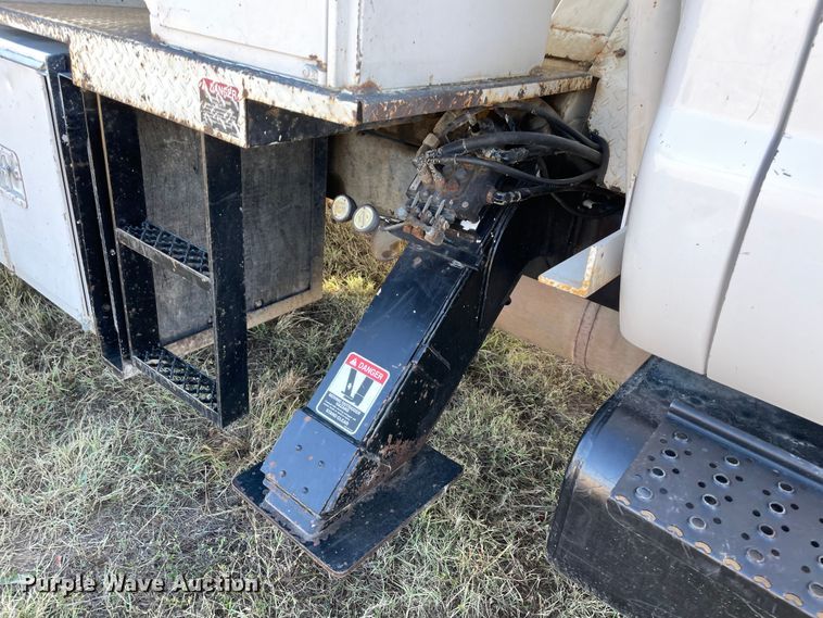 image for item MR9463 2004 Ford F650  forestry bucket truck