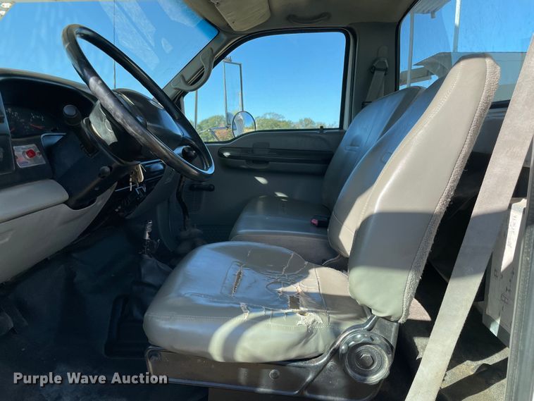 image for item MR9463 2004 Ford F650  forestry bucket truck