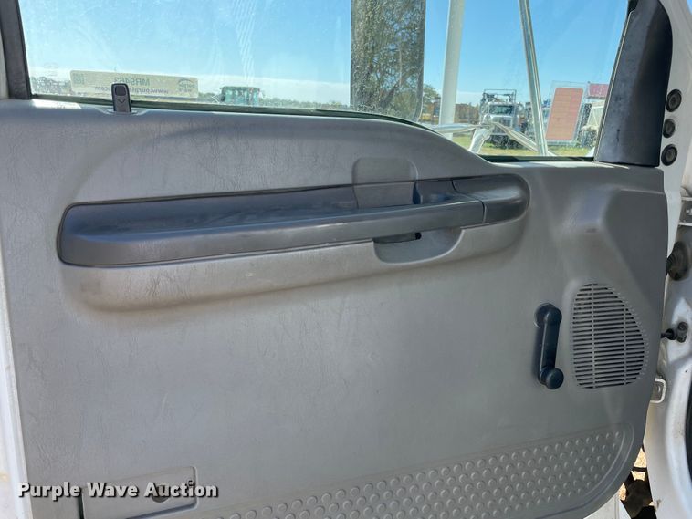 image for item MR9463 2004 Ford F650  forestry bucket truck