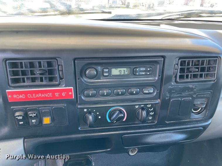 image for item MR9463 2004 Ford F650  forestry bucket truck