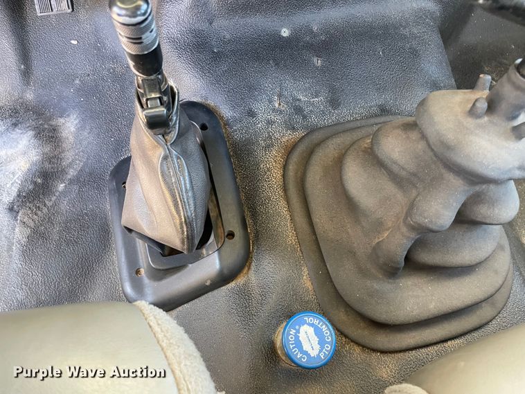 image for item MR9463 2004 Ford F650  forestry bucket truck