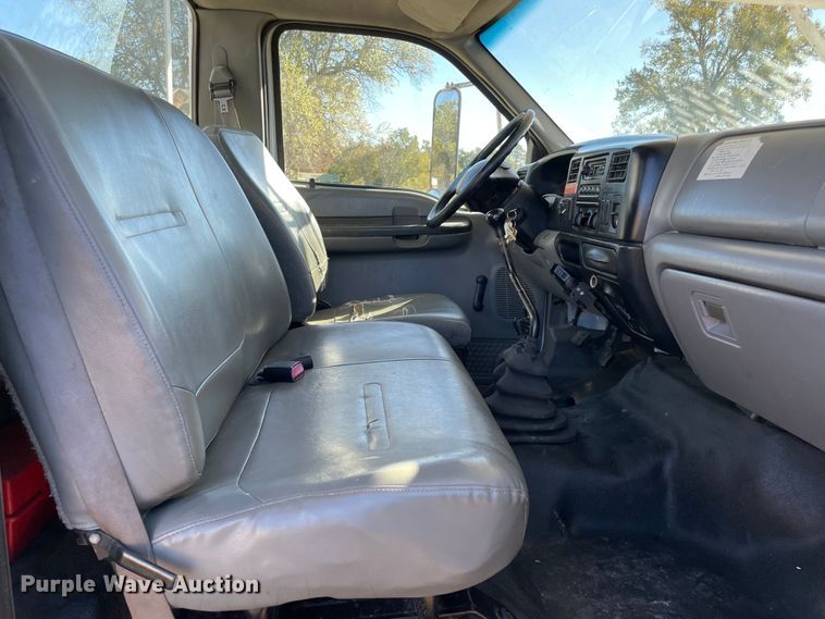 image for item MR9463 2004 Ford F650  forestry bucket truck