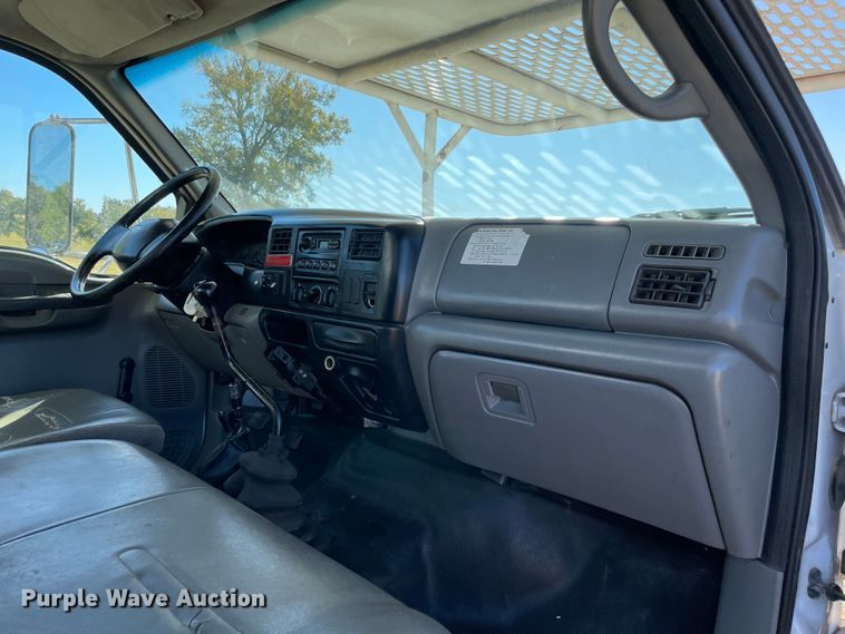 image for item MR9463 2004 Ford F650  forestry bucket truck