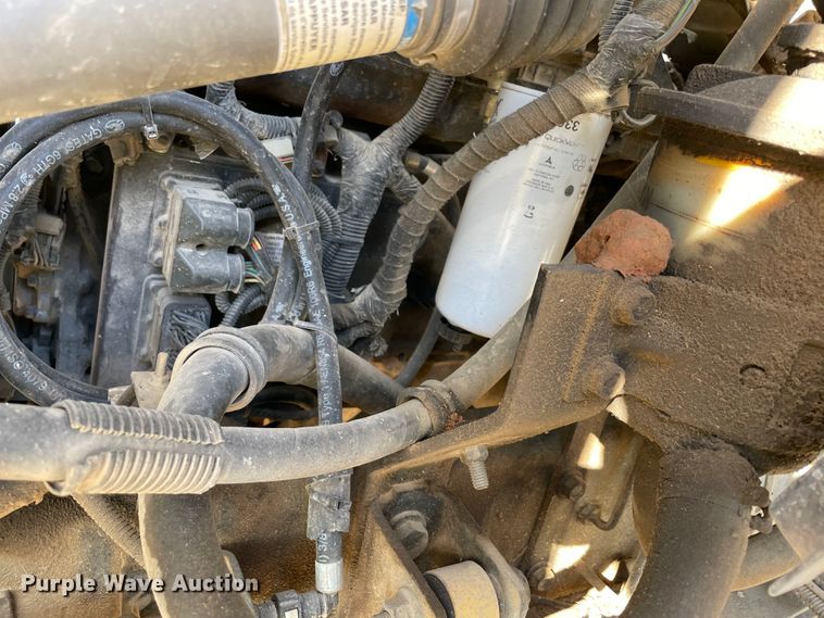 image for item MR9463 2004 Ford F650  forestry bucket truck