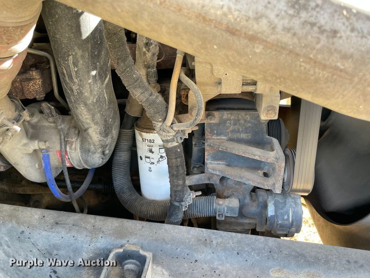 image for item MR9463 2004 Ford F650  forestry bucket truck