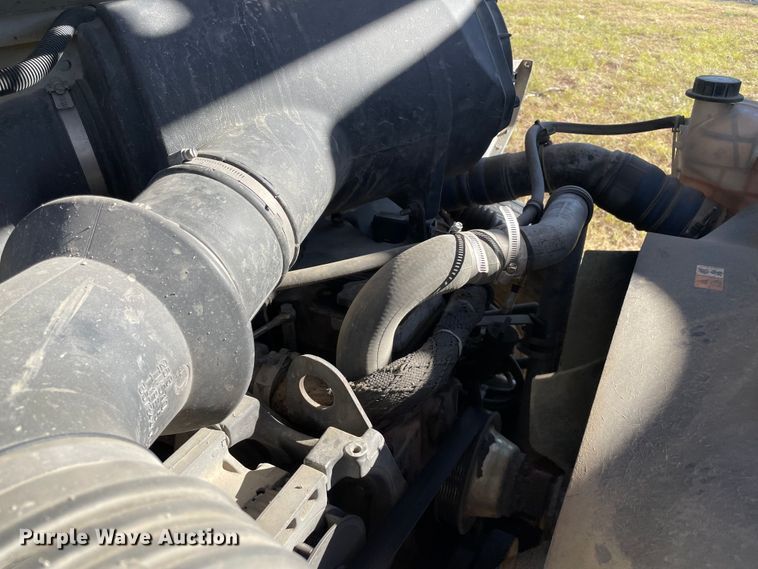 image for item MR9463 2004 Ford F650  forestry bucket truck