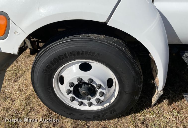 image for item MR9463 2004 Ford F650  forestry bucket truck