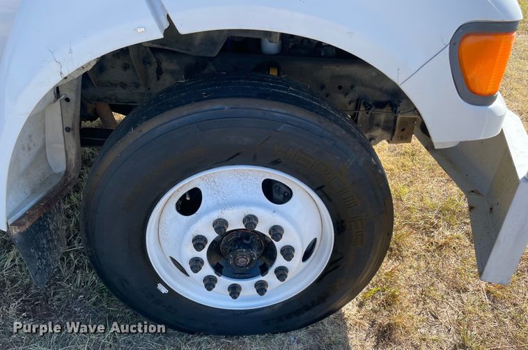 image for item MR9463 2004 Ford F650  forestry bucket truck