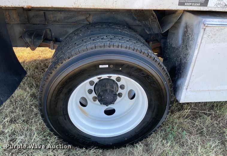 image for item MR9463 2004 Ford F650  forestry bucket truck