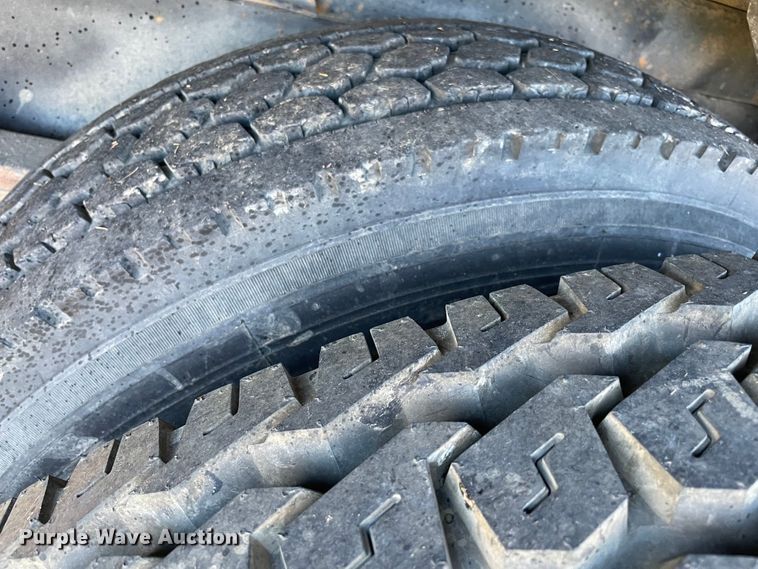 image for item MR9463 2004 Ford F650  forestry bucket truck