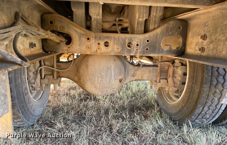 image for item MR9463 2004 Ford F650  forestry bucket truck