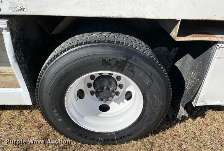 image for item MR9463 2004 Ford F650  forestry bucket truck