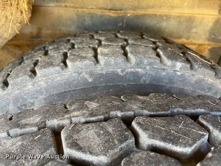 image for item MR9463 2004 Ford F650  forestry bucket truck