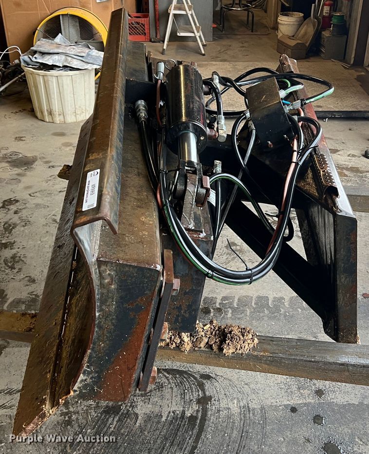 image for item MR9969 72"W skid steer dozer blade