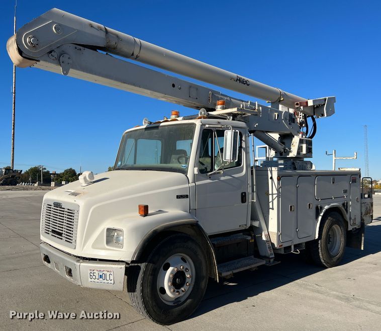 image for item MR9977 2003 Freightliner Business Class M2  bucket truck