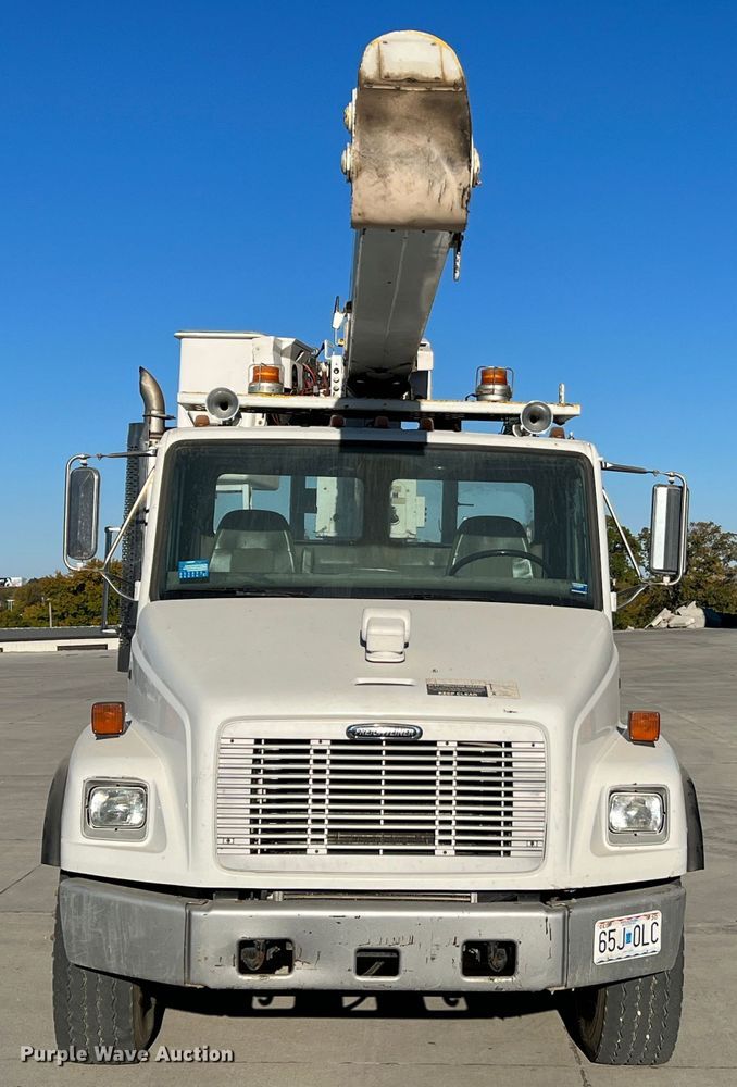 image for item MR9977 2003 Freightliner Business Class M2  bucket truck