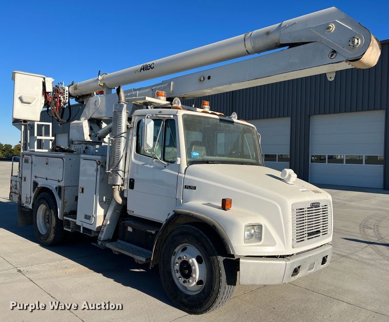 image for item MR9977 2003 Freightliner Business Class M2  bucket truck