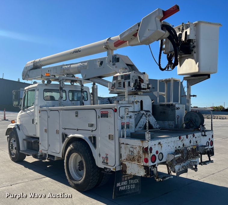 image for item MR9977 2003 Freightliner Business Class M2  bucket truck