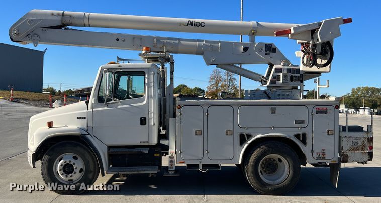 image for item MR9977 2003 Freightliner Business Class M2  bucket truck