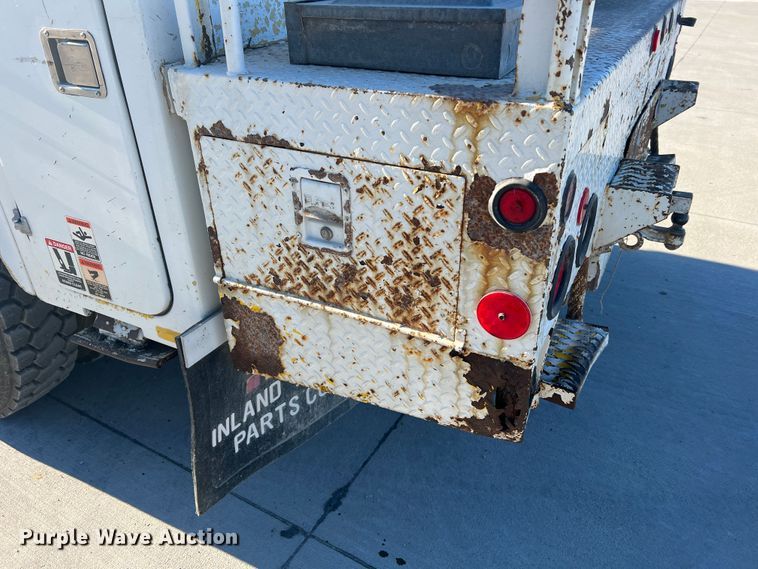 image for item MR9977 2003 Freightliner Business Class M2  bucket truck