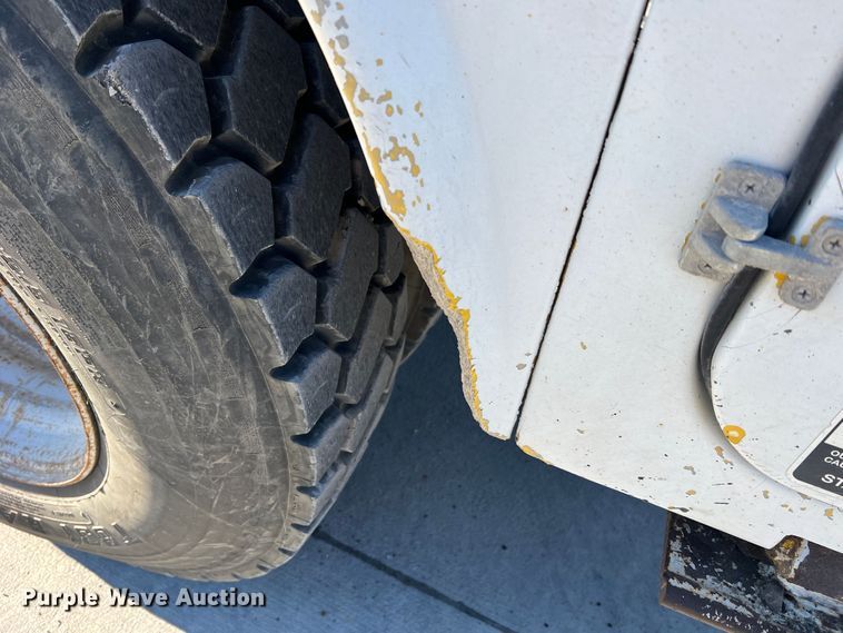 image for item MR9977 2003 Freightliner Business Class M2  bucket truck