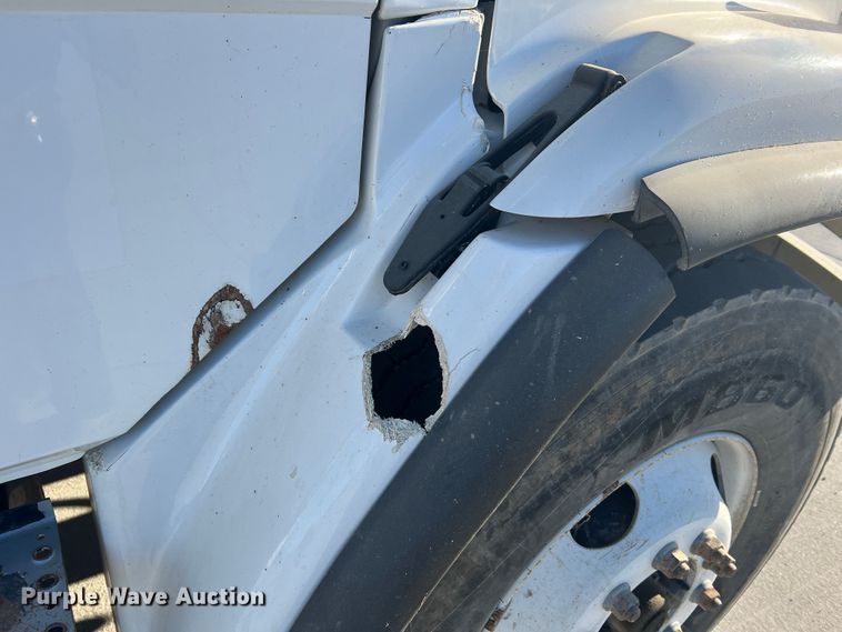 image for item MR9977 2003 Freightliner Business Class M2  bucket truck