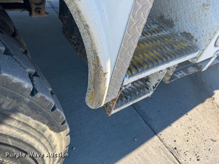 image for item MR9977 2003 Freightliner Business Class M2  bucket truck